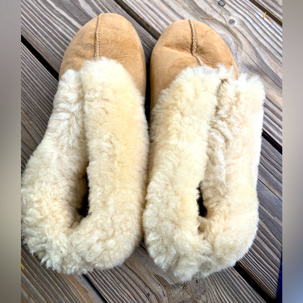 Fluffy bedroom slippers